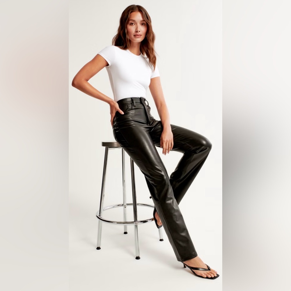 Abercrombie & Fitch EUC Vegan Leather 90s Straight Ultra High Rise Pant Size 27